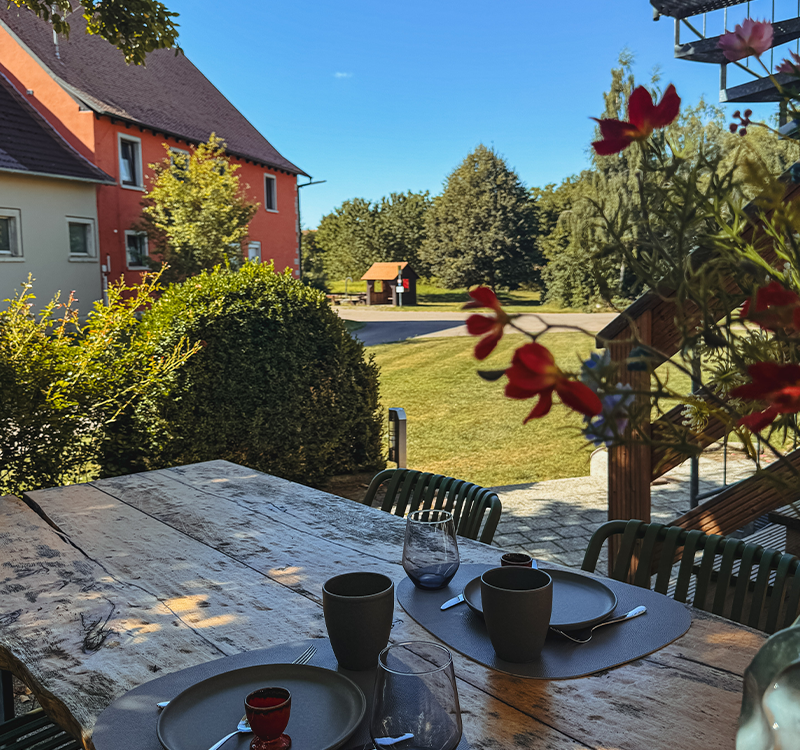 Dorfplatz Schaukel beim Sonnenuntergang